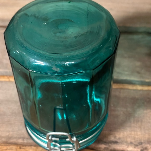Vintage Teal Green Clamped Lidded Jar 5.75" tall and 4" wide Trigger and Bail - Picture 5 of 9